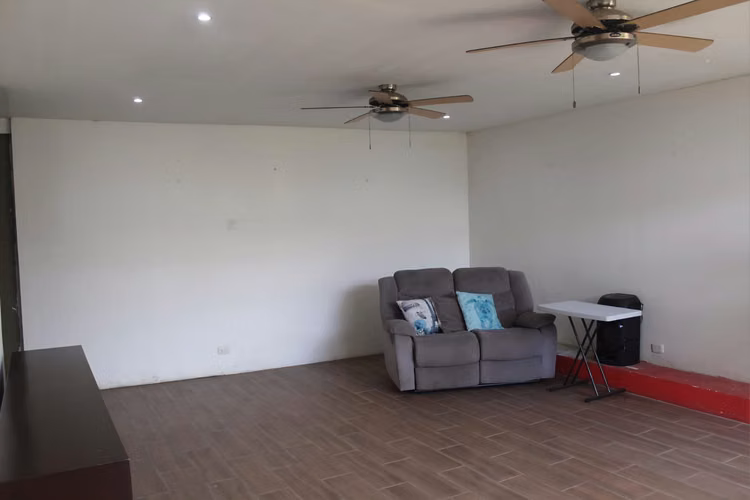 Casa en venta Liverpool, Limon, una planta con patio. Cerca del centro, playas y aeropuerto. - Imagen 4