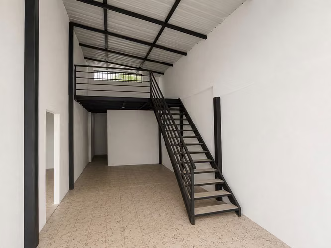 En alquiler local nuevo ideal para su nuevo negocio. Desamparados