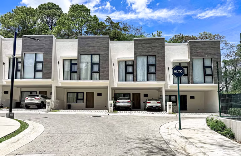 Casa Bosque Vistas Escazu home in Gated Community-Pool-Gym - Imagen 18