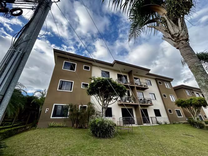 Condominio F10 en Colinas del Sol en Torres del Sol / Vista a las Montañas