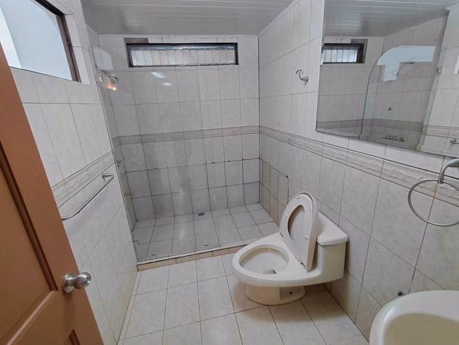 Se alquila casa en zona muy céntrica y segura - Imagen 11