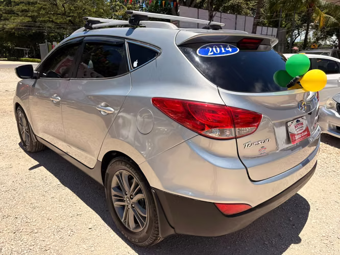 HYUNDAI TUCSON GL-2014-AUTO-SHIFT TRONIC-4X4-8.475.000