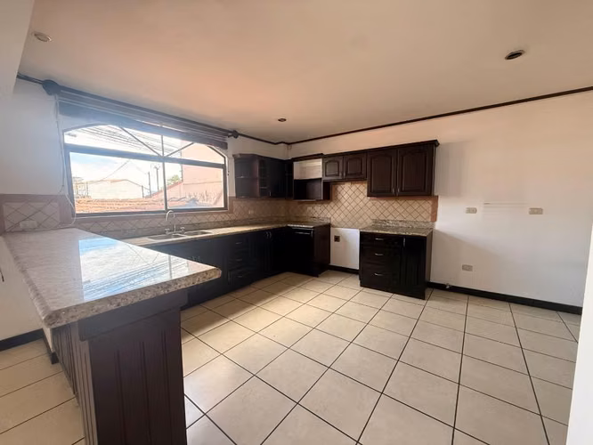 SE VENDE APARTAMENTO URUCA - Imagen 4