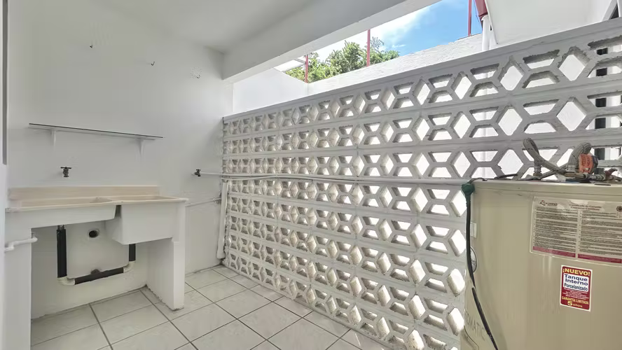 Alquiler de Apto en el SEGUNDO PISO. 2 Hab. 1,5 Baños en Condominio en San Rafael de Escazú - Imagen 7