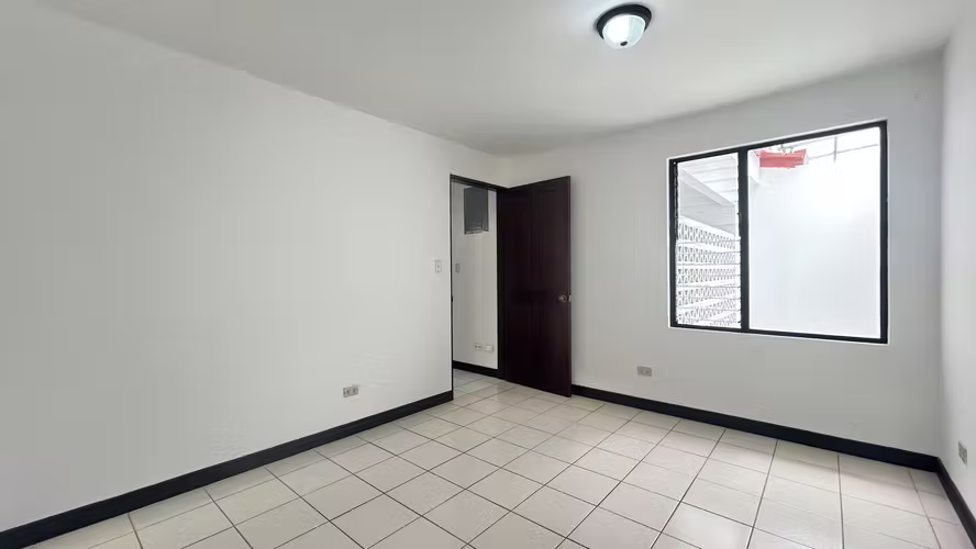 Alquiler de Apto en el SEGUNDO PISO. 2 Hab. 1,5 Baños en Condominio en San Rafael de Escazú - Imagen 13