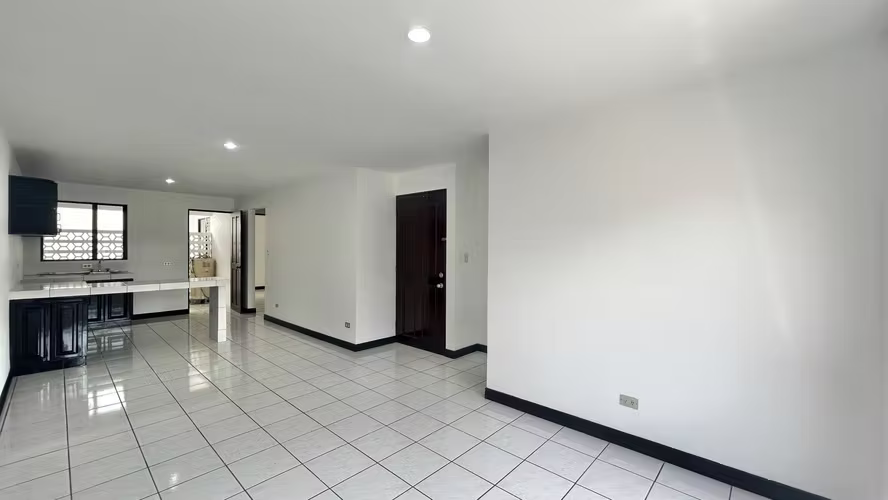 Alquiler de Apto en el SEGUNDO PISO. 2 Hab. 1,5 Baños en Condominio en San Rafael de Escazú - Imagen 1
