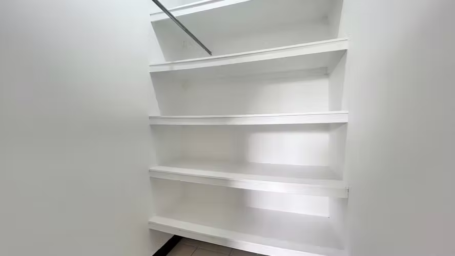 Alquiler de Apto en el SEGUNDO PISO. 2 Hab. 1,5 Baños en Condominio en San Rafael de Escazú - Imagen 11
