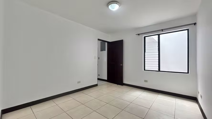 Alquiler de Apto en el PRIMER PISO. 2 Hab. 1,5 Baños en Condominio en San Rafael de Escazú - Imagen 14