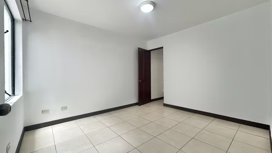 Alquiler de Apto en el PRIMER PISO. 2 Hab. 1,5 Baños en Condominio en San Rafael de Escazú - Imagen 13