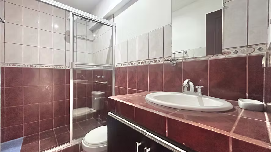 Alquiler de Apto en el PRIMER PISO. 2 Hab. 1,5 Baños en Condominio en San Rafael de Escazú - Imagen 9