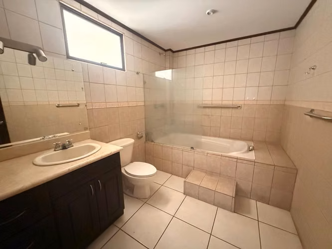 SE ALQUILA APARTAMENTO EN URUCA - Imagen 6