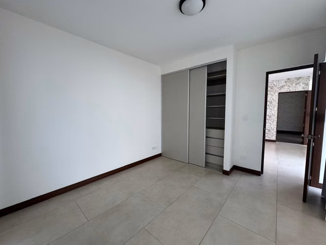 Apartamento en alquiler en torre exclusiva en Escazú - Imagen 11