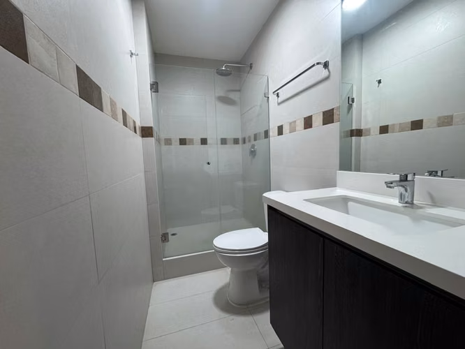 Apartamento en alquiler en torre exclusiva en Escazú - Imagen 12