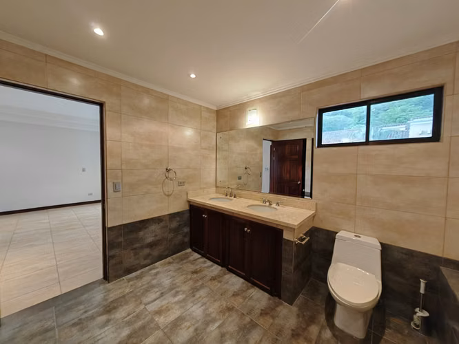 Casa en alquiler en condominio de Santa Ana - Imagen 12