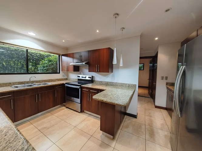 Casa en alquiler en condominio de Santa Ana - Imagen 8