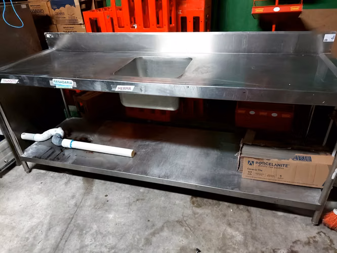 Mesa de lavado industrial en acero inoxidable
