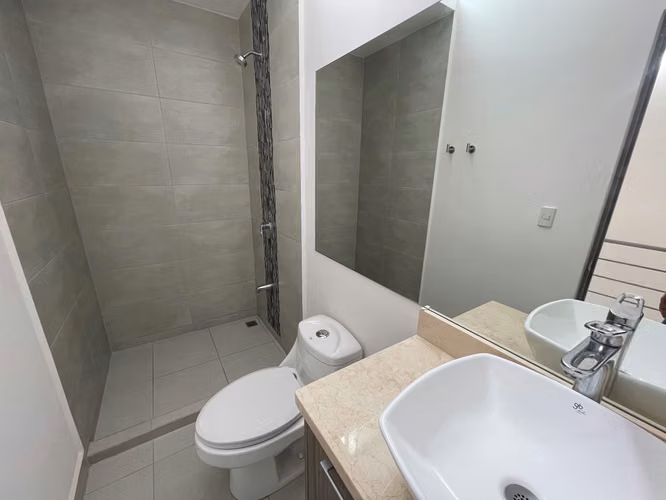 Casa en alquiler en condominio. San Pablo de Heredia. Amenidades y Seguridad.
