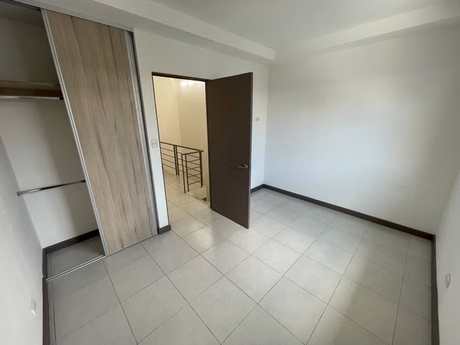 Casa en alquiler en condominio. San Pablo de Heredia. Amenidades y Seguridad.