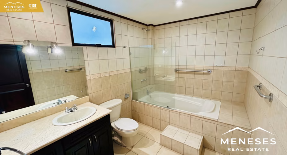 APARTAMENTO EN ALQUILER EN LA URUCA-EL ROBLEDAL – PRIMER PISO. - Imagen 7