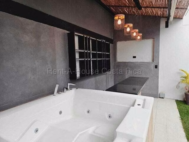 Casa en Alquiler Condominio en Guachipelín, Escazú - Imagen 16