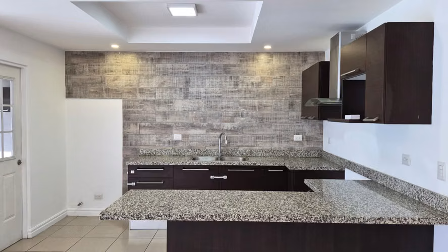 Casa en Alquiler Condominio en Guachipelín, Escazú - Imagen 2
