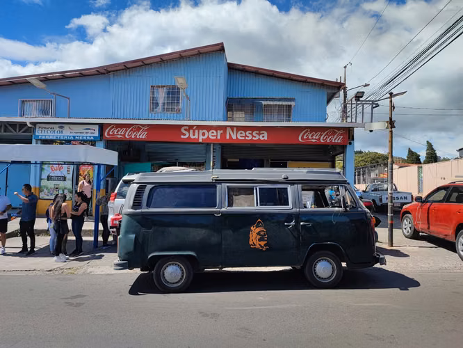 VW T2 Westfalia "Neza" — techo elevable, lista para viajar y vivir