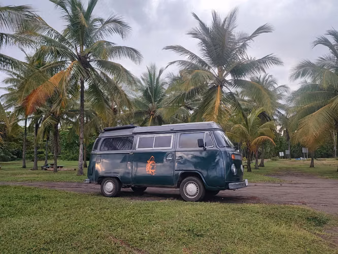 VW T2 Westfalia "Neza" — techo elevable, lista para viajar y vivir