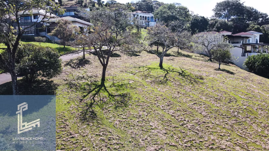 Lote Privilegiada de mas de 1,014m² en Condominio Residencial Altamira, Brasil de Santa Ana.