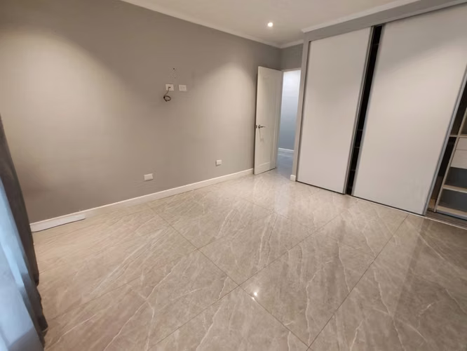 Espectacular Casa de Una Planta con Amplio Terreno en Residencial de San Rafael de Heredia