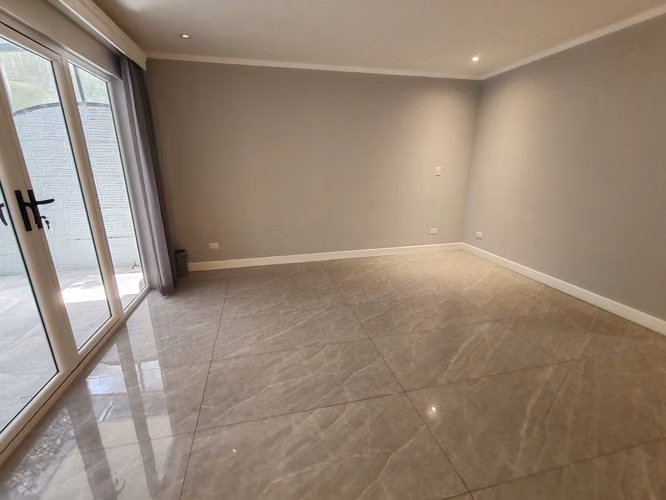 Espectacular Casa de Una Planta con Amplio Terreno en Residencial de San Rafael de Heredia
