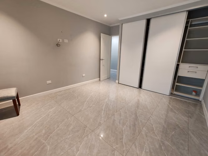 Espectacular Casa de Una Planta con Amplio Terreno en Residencial de San Rafael de Heredia