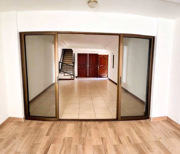 se vende casa en condominio en trejos montealegre Escazú - Imagen 9