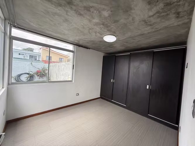 VENTA CASA CON PISCINA PRIVADA EN BELLO HORIZONTE DE ESCAZÚ (MJ)