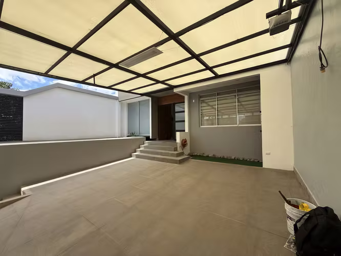 VENTA CASA CON PISCINA PRIVADA EN BELLO HORIZONTE DE ESCAZÚ (MJ) - Imagen 12