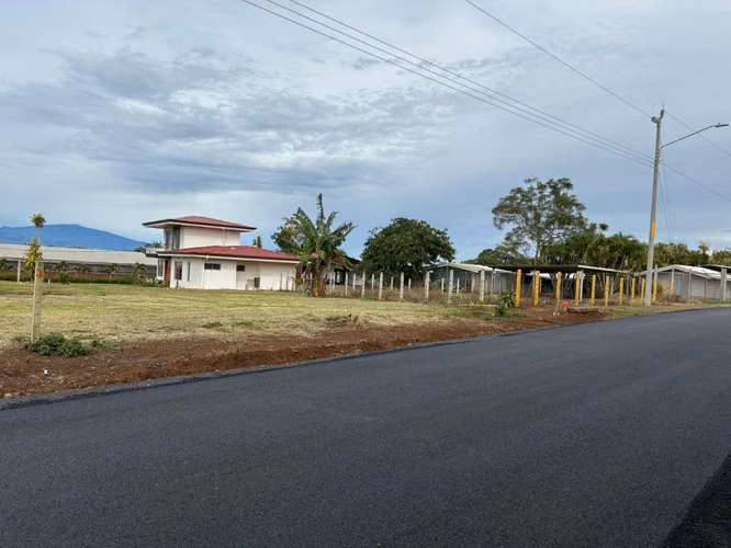 Lote 400m2 en Naranjo