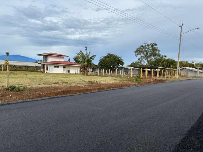 Lote 400m2 en Naranjo