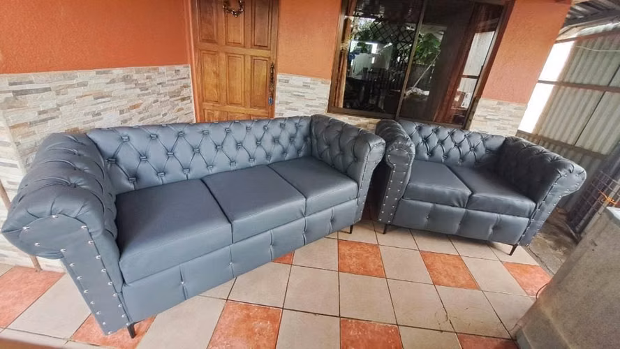 Elegante Sofá / Juego de Sala estilo Chesterfield (Fabricación Personalizada) - Imagen 6