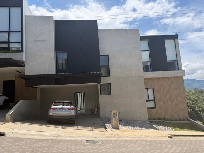 Casa en alquiler en Condominio NAIA, Guachipelín de Escazú