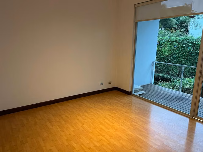 Beautiful Condo, the best location: 2 bed, 2 baths, 2 cars, garden. - Imagen 9