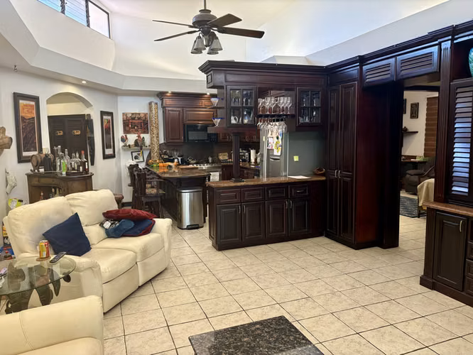 Condo Amueblado de 2 Habitaciones / 2 Baños en Comunidad Tipo Resort con Jardines – Santa Ana #27349 - Imagen 2