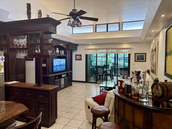 Condo Amueblado de 2 Habitaciones / 2 Baños en Comunidad Tipo Resort con Jardines – Santa Ana #27349 - Imagen 6