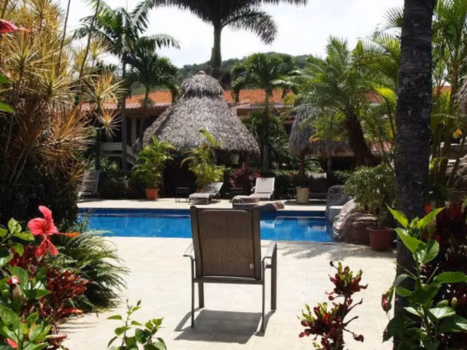 Condo Amueblado de 2 Habitaciones / 2 Baños en Comunidad Tipo Resort con Jardines – Santa Ana #27349 - Imagen 20