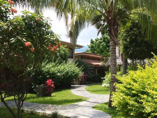 Condo Amueblado de 2 Habitaciones / 2 Baños en Comunidad Tipo Resort con Jardines – Santa Ana #27349 - Imagen 19