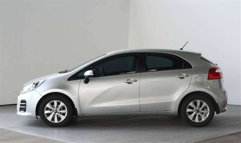 KIA RIO 2016 MANUAL GASOLINA PLATEADO