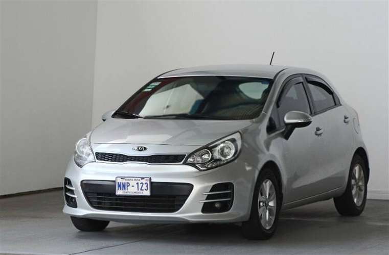 KIA RIO 2016 MANUAL GASOLINA PLATEADO