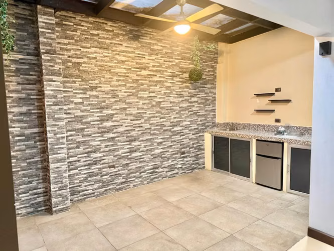 Amplia en venta | Condominio Villa Real | Heredia Centro - Imagen 3