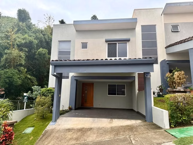 Amplia en venta | Condominio Villa Real | Heredia Centro
