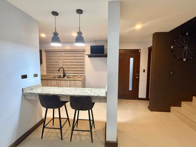 Amplia en venta | Condominio Villa Real | Heredia Centro - Imagen 2