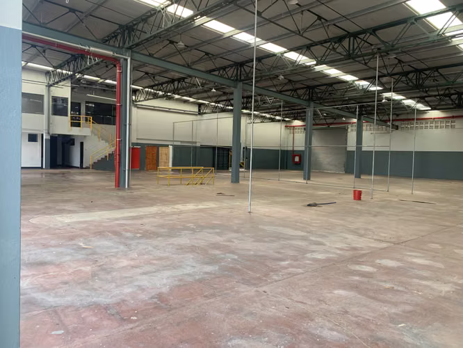 Alquiler / Renta Bodega en Condominio Tibás 2,060m2