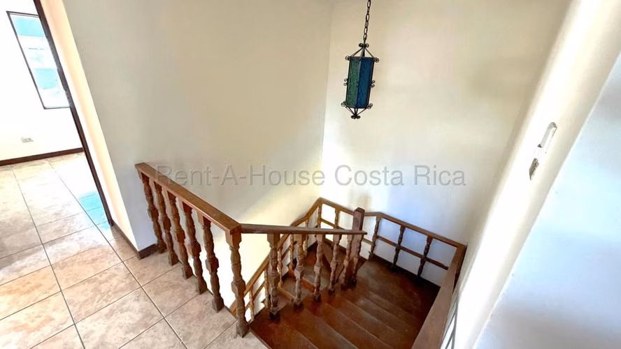 Venta de casa amplia y esquinera en Los Yoses Sur - Imagen 6